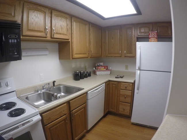 2 BR at 224 S Salisbury Kitchen - 224 S. Salisbury St. Apartments