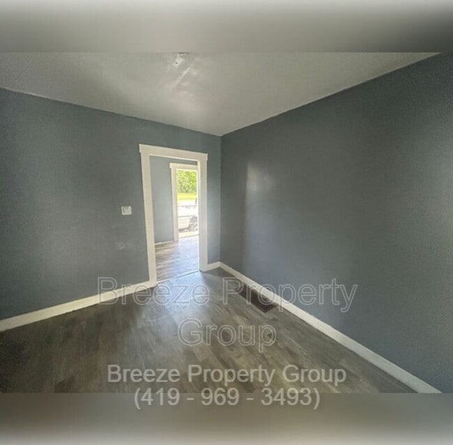 Building Photo - 523 E Vine St