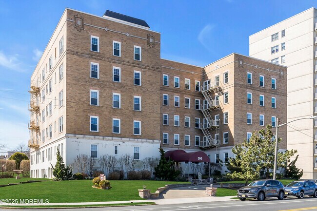 Building Photo - 500 Deal Lake Dr