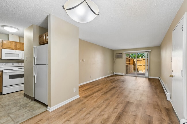 Building Photo - 2855 S Monaco Pky