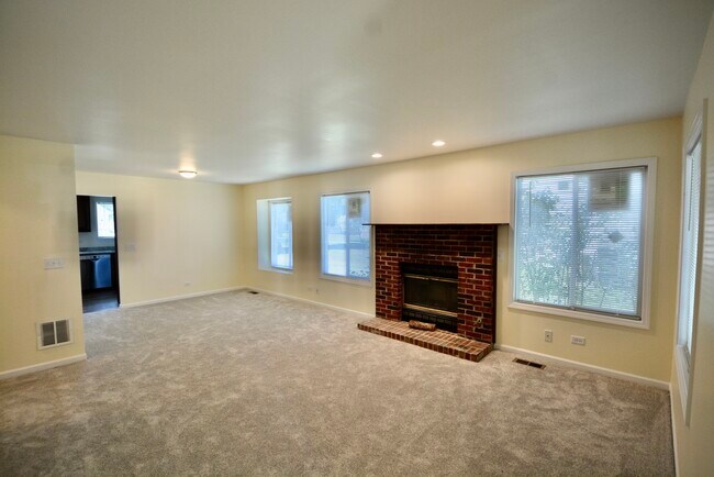 Building Photo - 1776 Brookdale Rd