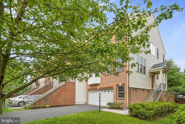 Foto del edificio - 130 Ivy Hills Terrace
