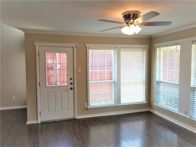 Building Photo - 2111 Holly Hill Ln