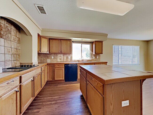 Foto del edificio - 4995 Fundy St