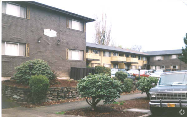 Building Photo - Carol Lloyd
