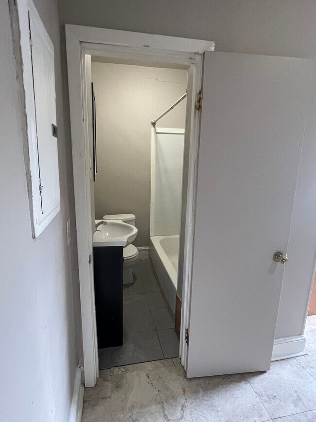 Foto del edificio - 519 E 9th St