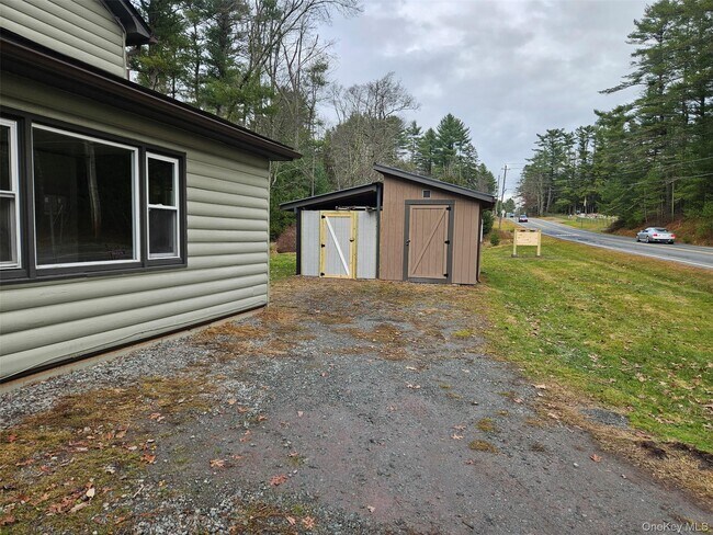 Foto del edificio - 639 State Rte 55