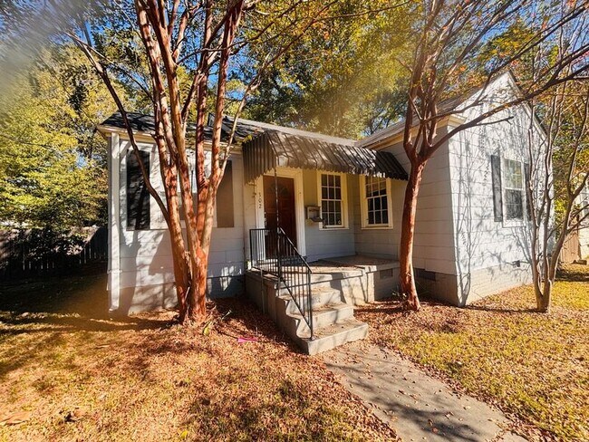 Foto del edificio - 302 Decelle St