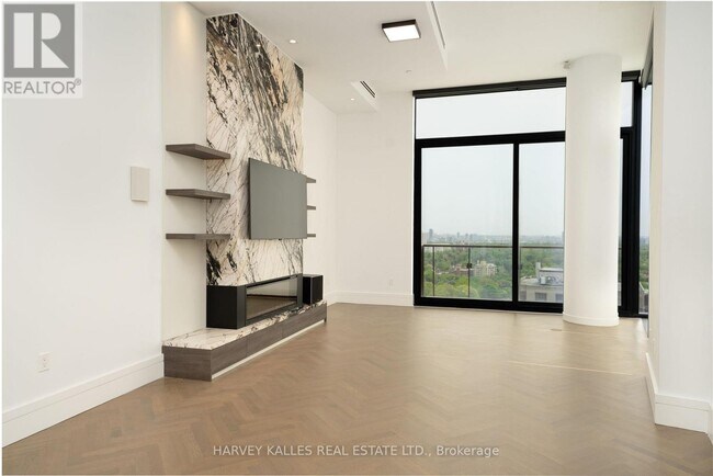 Photo du bâtiment - 215 Lonsdale Rd