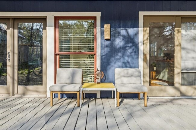 Building Photo - 213 Lessin Ln