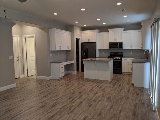 Foto del edificio - Beautiful Blackhawk Townhome