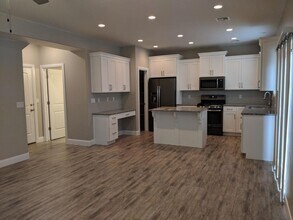 Building Photo - 1001 W Curly Hollow Dr