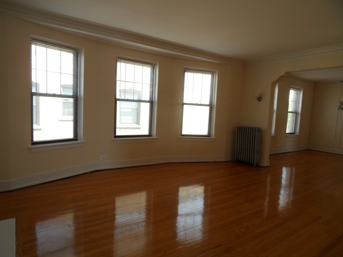 Primary Photo - 1224 W Farwell Ave