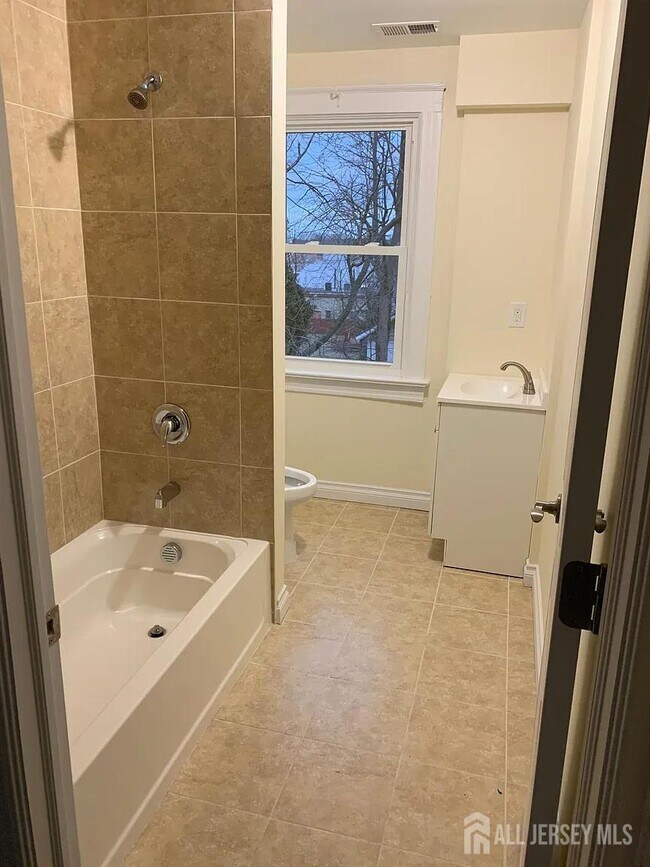 Foto del edificio - 209 Gatzmer Ave