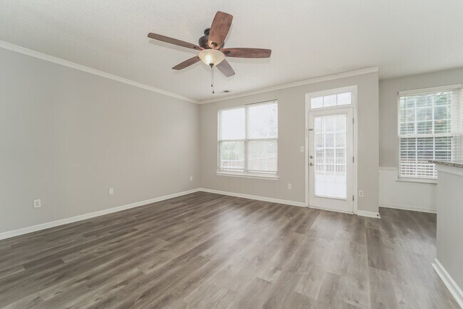 Foto del edificio - 4705 Fox Thorne Dr