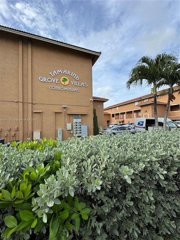 Foto principal - 8175 NW 8th St