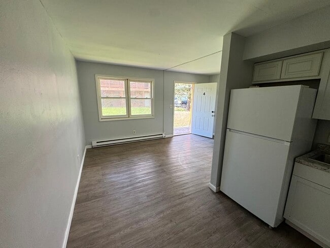 Building Photo - 1328 Juniper Dr