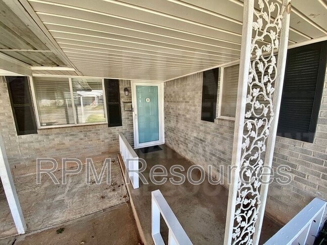 Building Photo - 616 Baer Dr