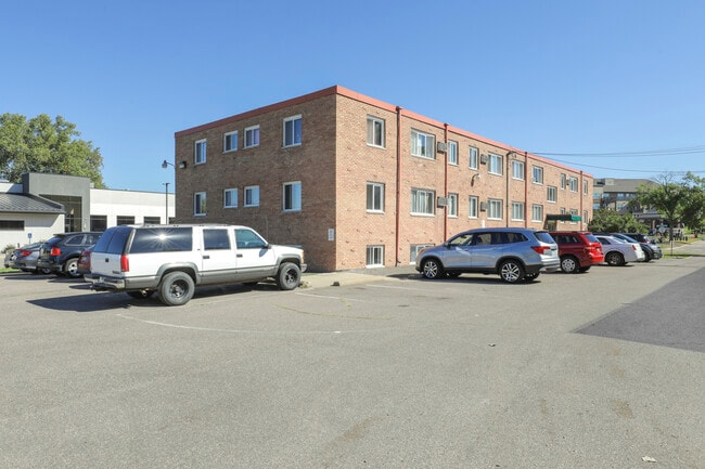 Offstreet Parking - 3826 Stinson Blvd NE