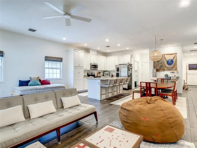 Foto del edificio - 902 8th Ave NW