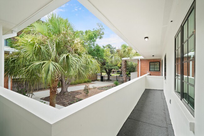Building Photo - 520 Lovett Blvd