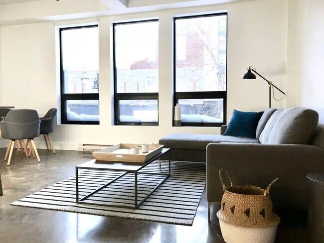 Building Photo - 3817-3827 Saint-Laurent