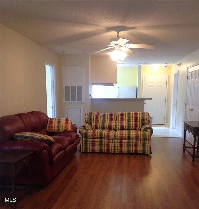 Building Photo - Room in Condo on University Woods Rd