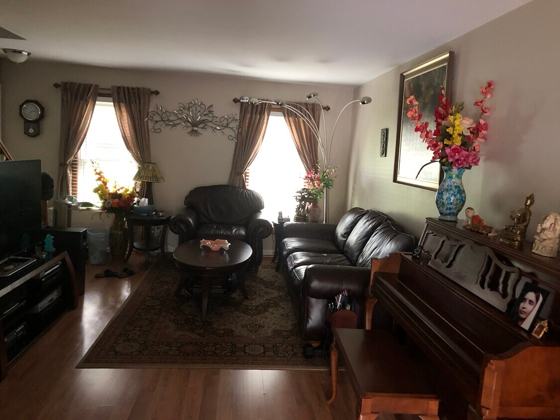 1008 Manor Ln Unit L, Columbus, OH 43221 Condo for Rent in Columbus, OH