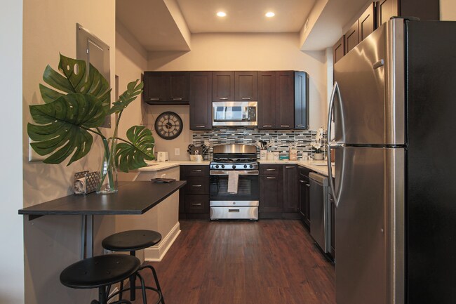 Foto del edificio - 2648 Hampden Ave