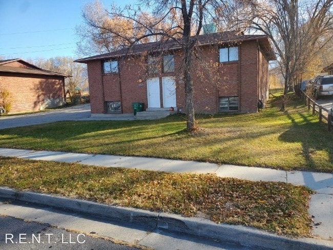 Building Photo - 8285-8287 Julie Anna Ct