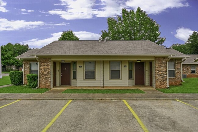 Foto del edificio - 1308 Jacksonville Dr