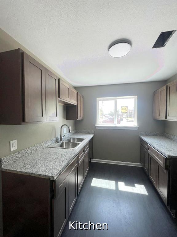 Foto del edificio - 1312 Jasper Ave