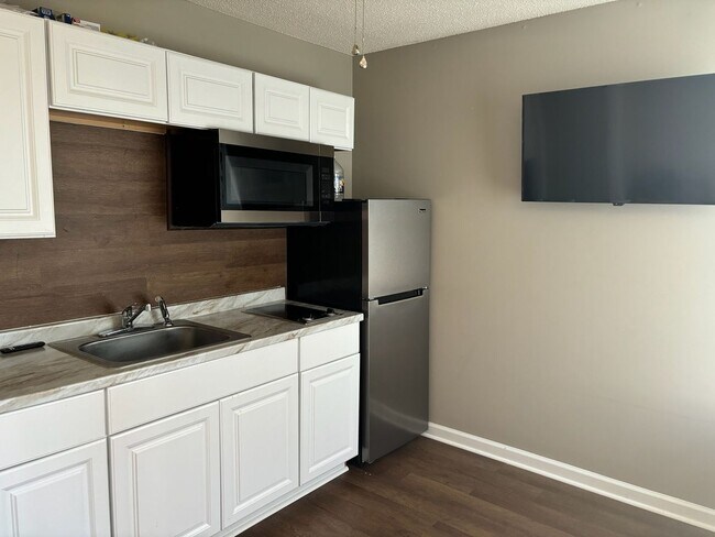 Building Photo - 100 Waterford 1 BR 1 BA