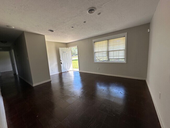 Foto del edificio - 3 bedrooms - West Augusta Rental – (30909) Living room, and den-Convenient location close to shop...
