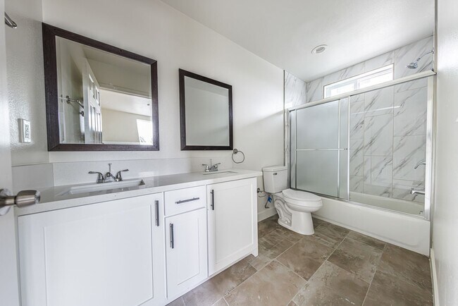 Foto del edificio - 946 E 21st St