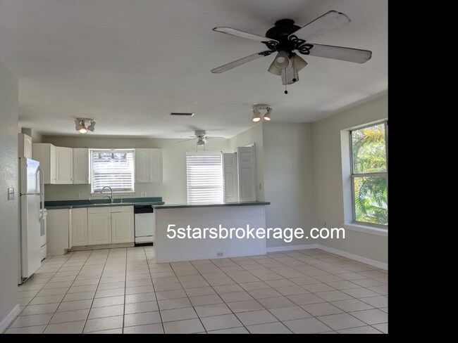Foto del edificio - 4227 Carson St NE