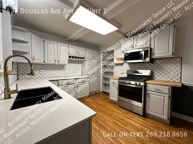 Foto del edificio - 429 Douglas Ave
