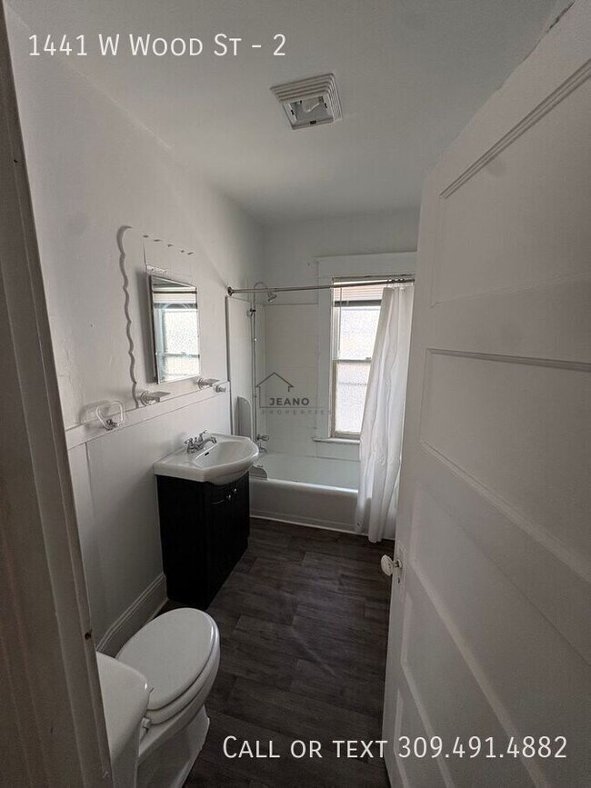 Foto del edificio - 1441 W Wood St