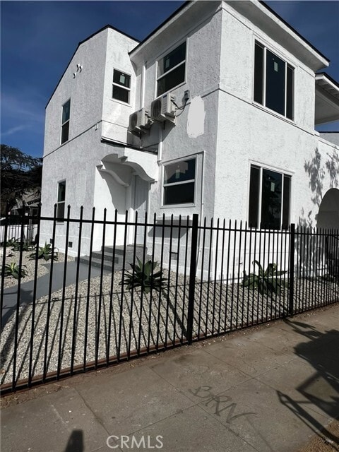Building Photo - 1125 W 43rd St
