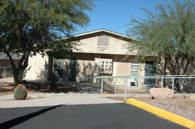 Foto del edificio - Superior Arboretum Apartments