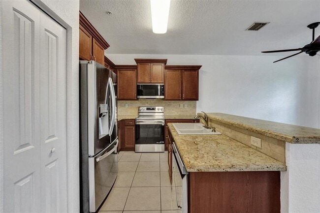 Foto del edificio - 152 SW 7th Ct