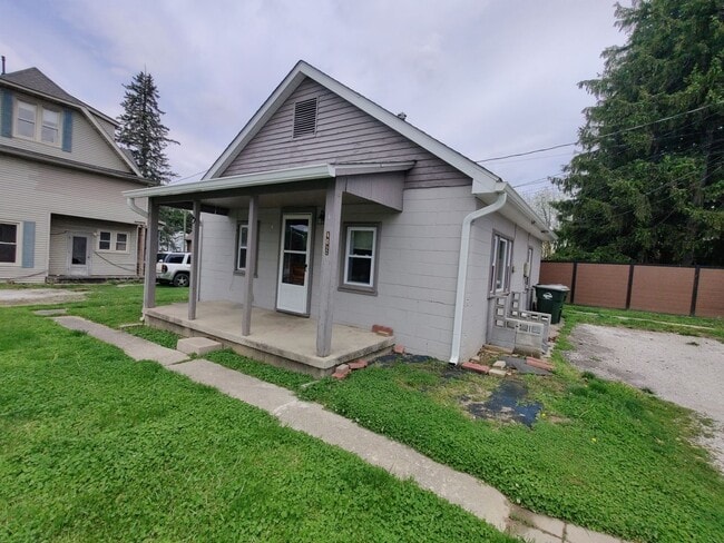 Building Photo - 402 E Walnut St