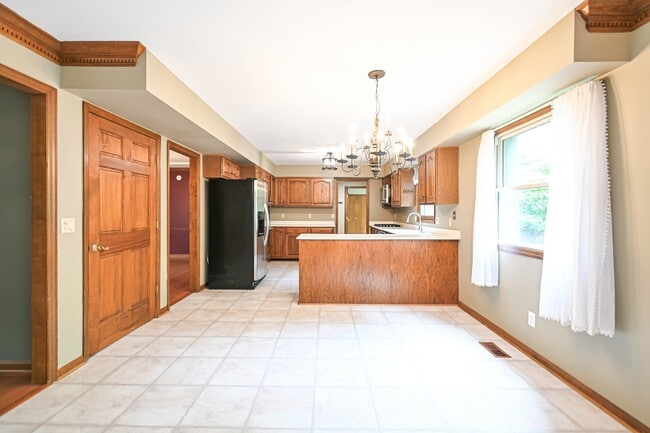 Building Photo - 5959 Shallow Creek Dr