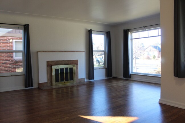 Foto del edificio - Charming 2 BR/ 1 3/4 BA home in Montclair ...