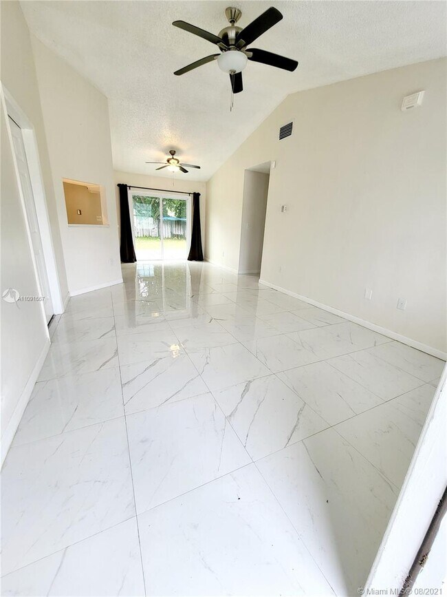 Foto del edificio - 753 SW 8th Terrace