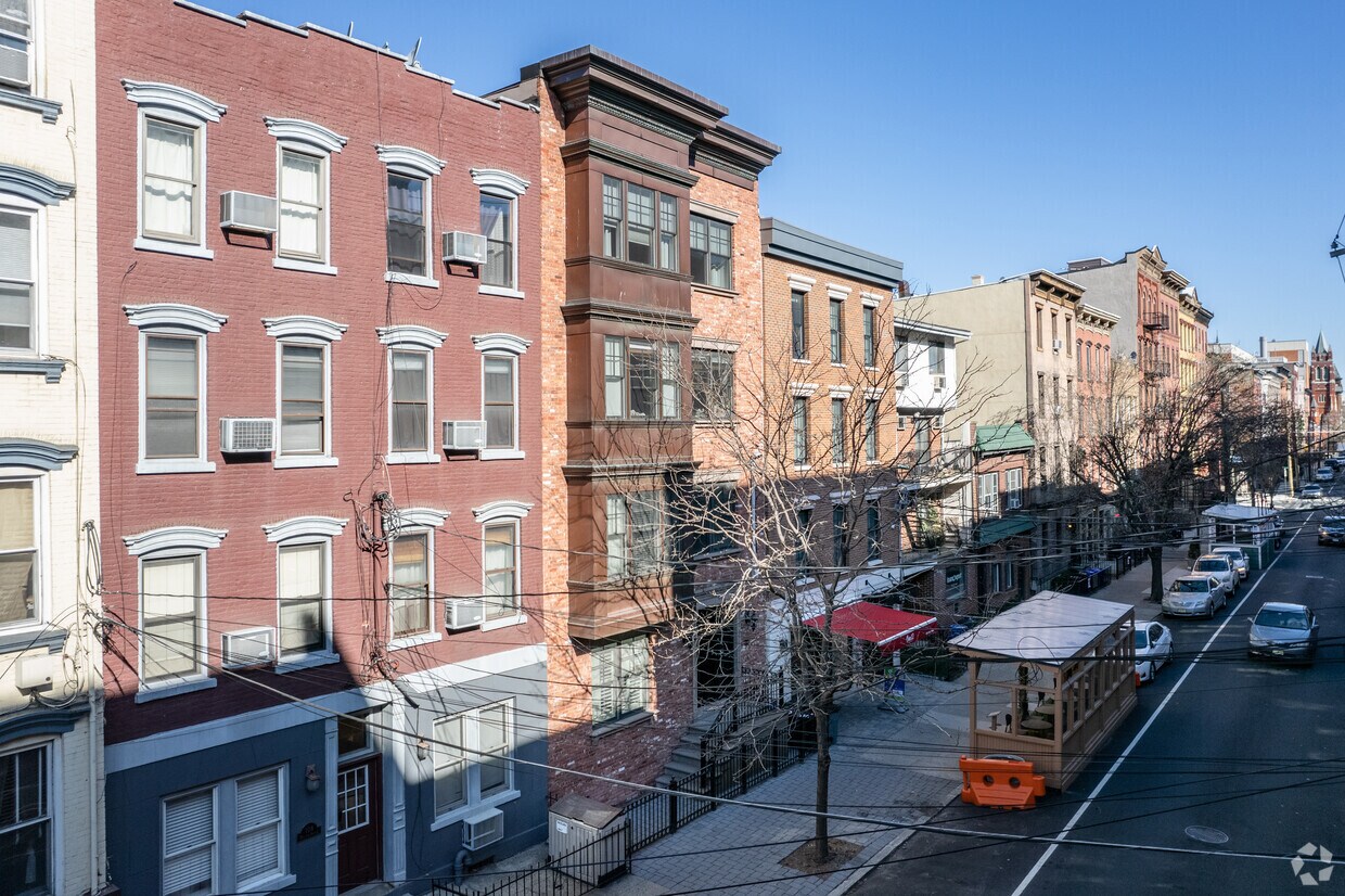 Foto principal - 110 Willow Ave