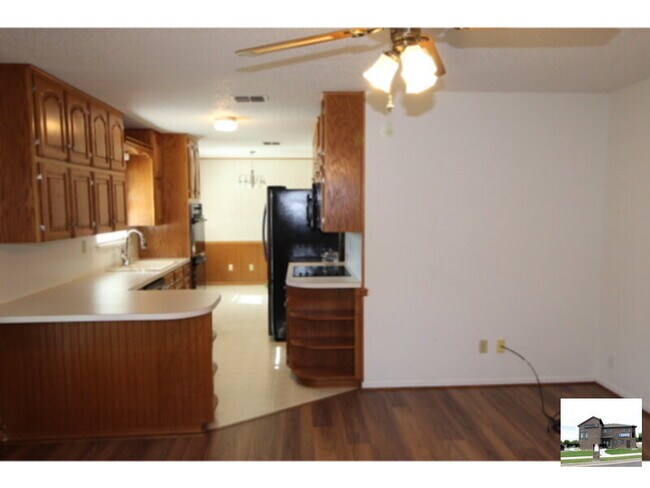 Building Photo - 1606 Hughes Ave