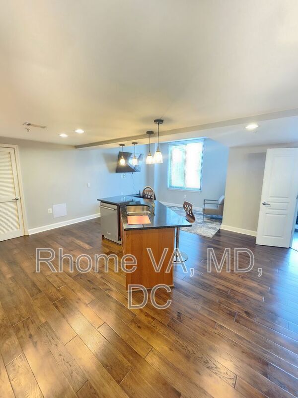 Foto del edificio - 2451 Midtown Ave