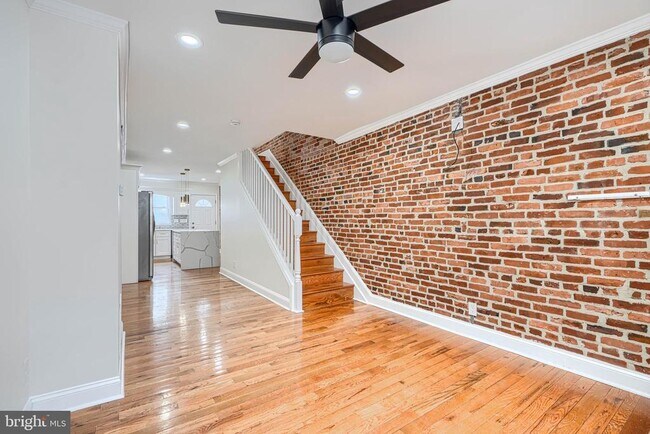 Building Photo - 404 N Robinson St