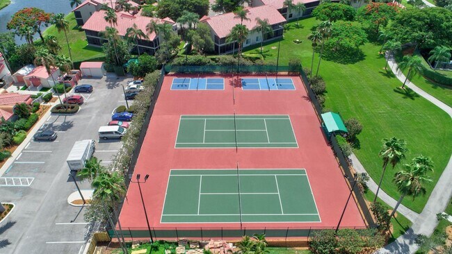 Foto del edificio - 7657 Lexington Club Blvd